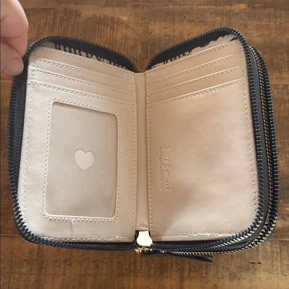 Juicy Couture Black and Cream Wallet - Picture 3 of 4